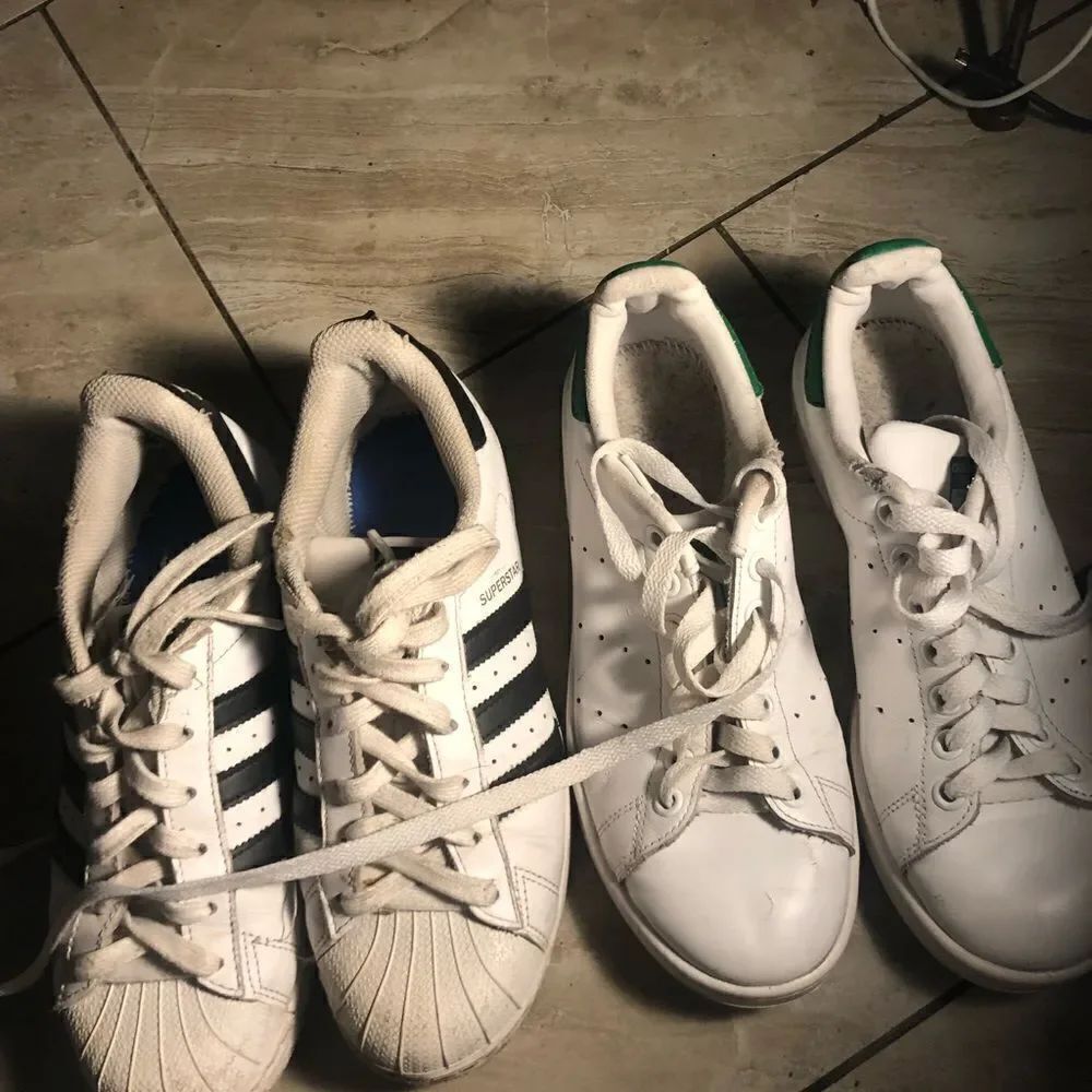 Adidas Shell Toe Superstars - Picture 2 of 3